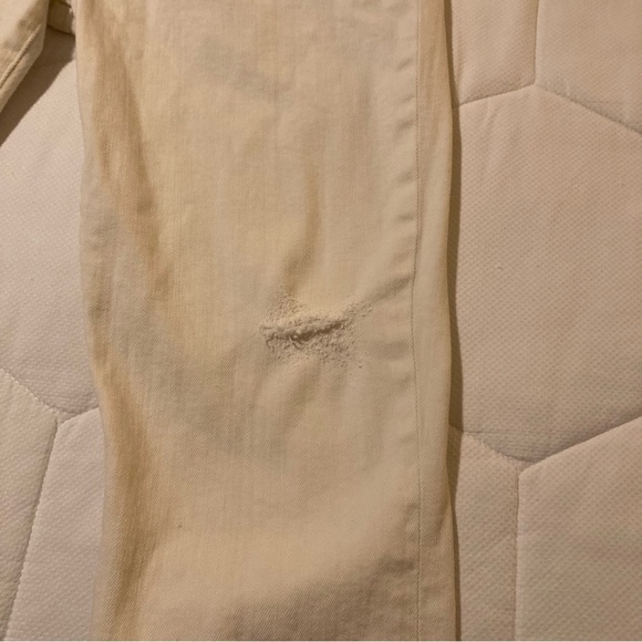 Citizens of Humanity Rocket Crop Highrise Skinny | Size 32 | Cream | Distressed - Picture 9 of 11